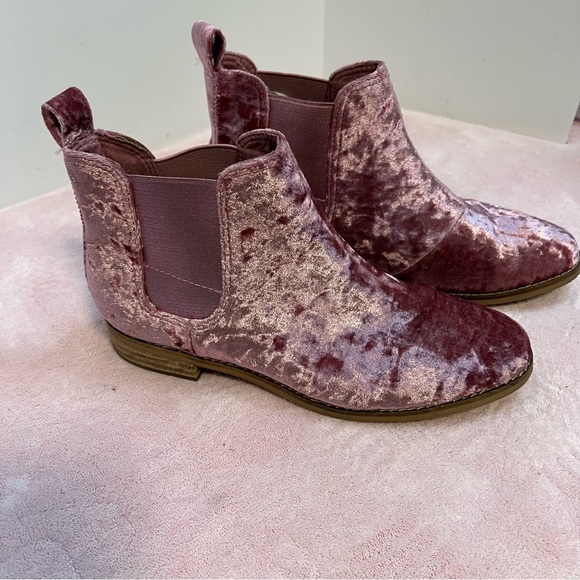 Toms Pink Mauve Crush Velvet Pull On Booties Sz 7.5 - Picture 1 of 10